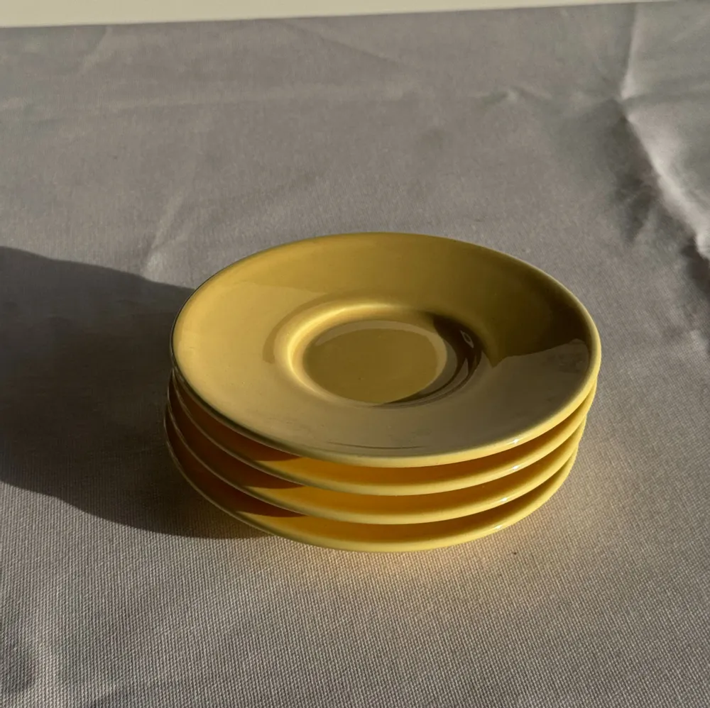 Mugs - Set of 4 Italian espresso cups and vintage yellow saucers - OFFICE OBJETS