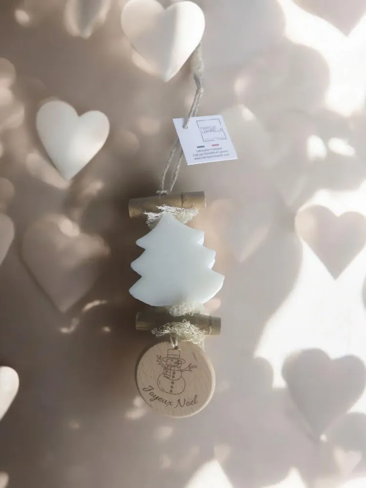 Soaps - Braided 1 White Fir and Bergamot Soap with Engraved Wooden Round "Snowman" - FABRIQUE LOMAELLE
