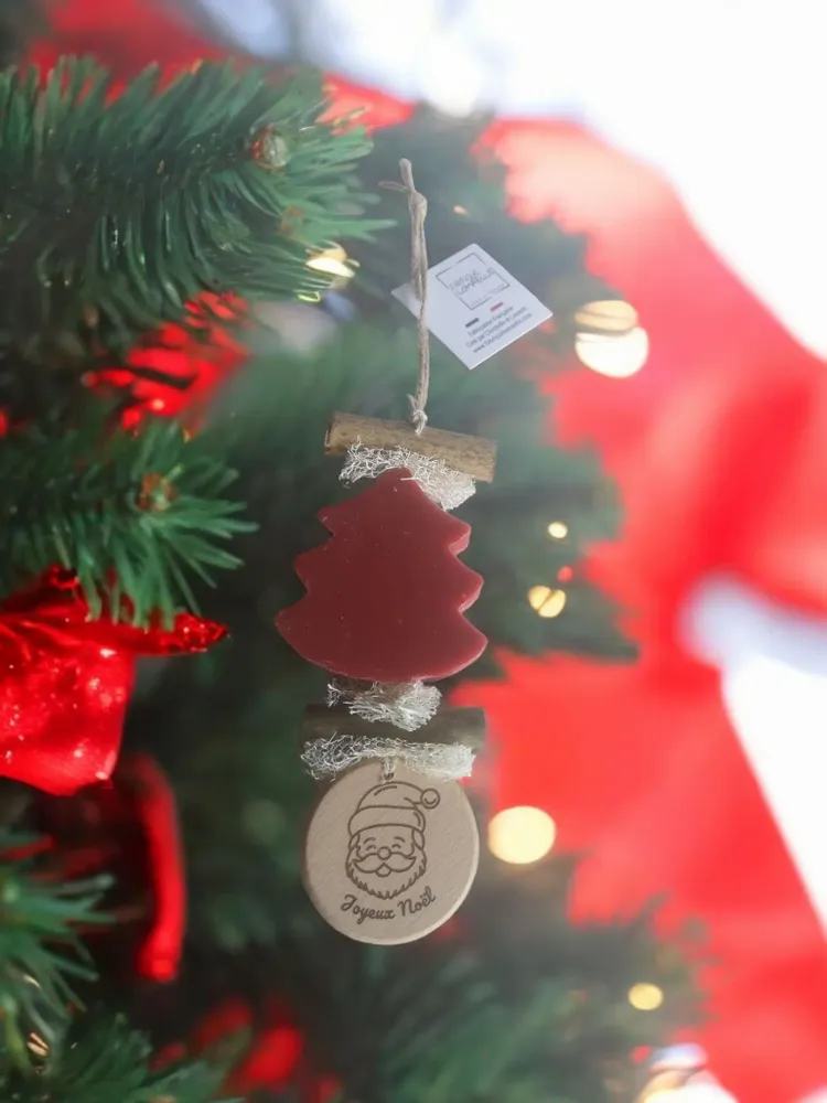 Soaps - Braided 1 Fir Tree Red Fruit Soap with Engraved Wooden Round "Santa Claus Head" - FABRIQUE LOMAELLE