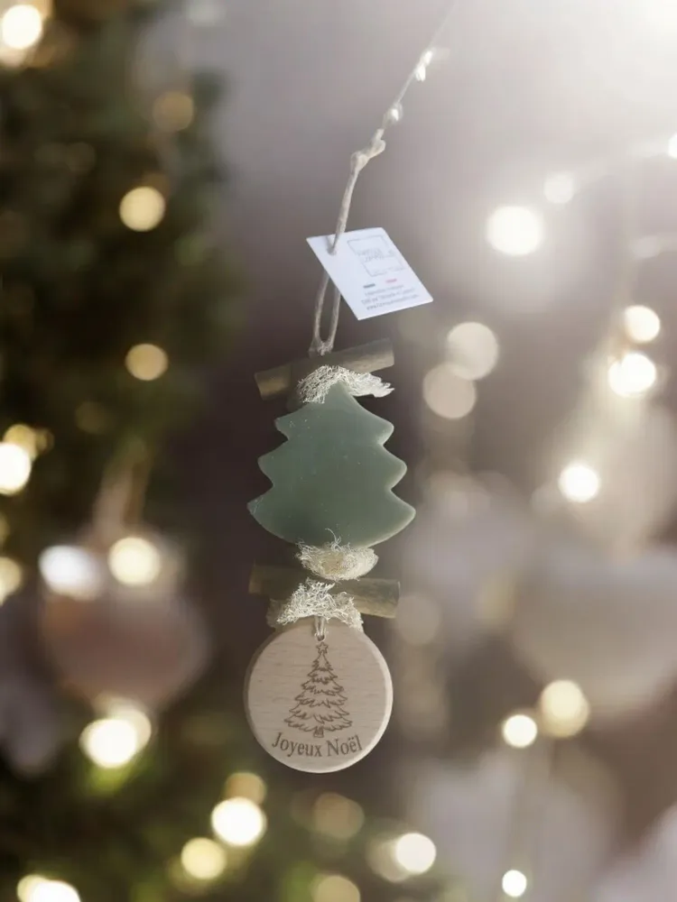 Savons - Tresse 1 Savon Sapin Vert Parfum Cèdre avec Rond Bois Gravé "Sapin de Noël" - FABRIQUE LOMAELLE