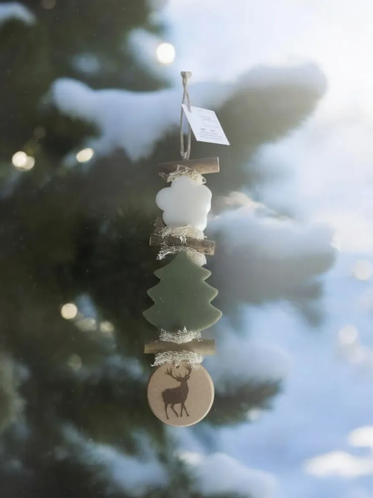 Savons - Tresse 1 Savon Fleur Blanche Bergamote 1 Sapin Vert Parfum Cèdre avec Rond Bois "Cerf Debout" - FABRIQUE LOMAELLE