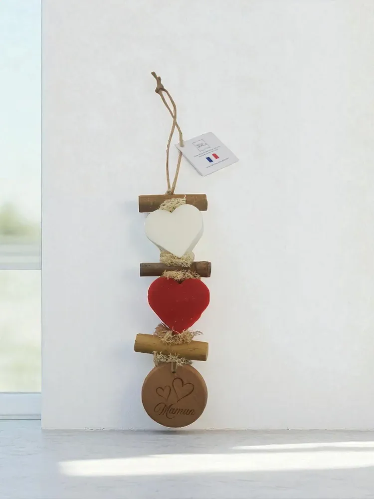 Savons - Tresse 1 Cœur Bergamotte 1 Cœur Fruit rouge 1 Rond bois gravé "Maman" - FABRIQUE LOMAELLE