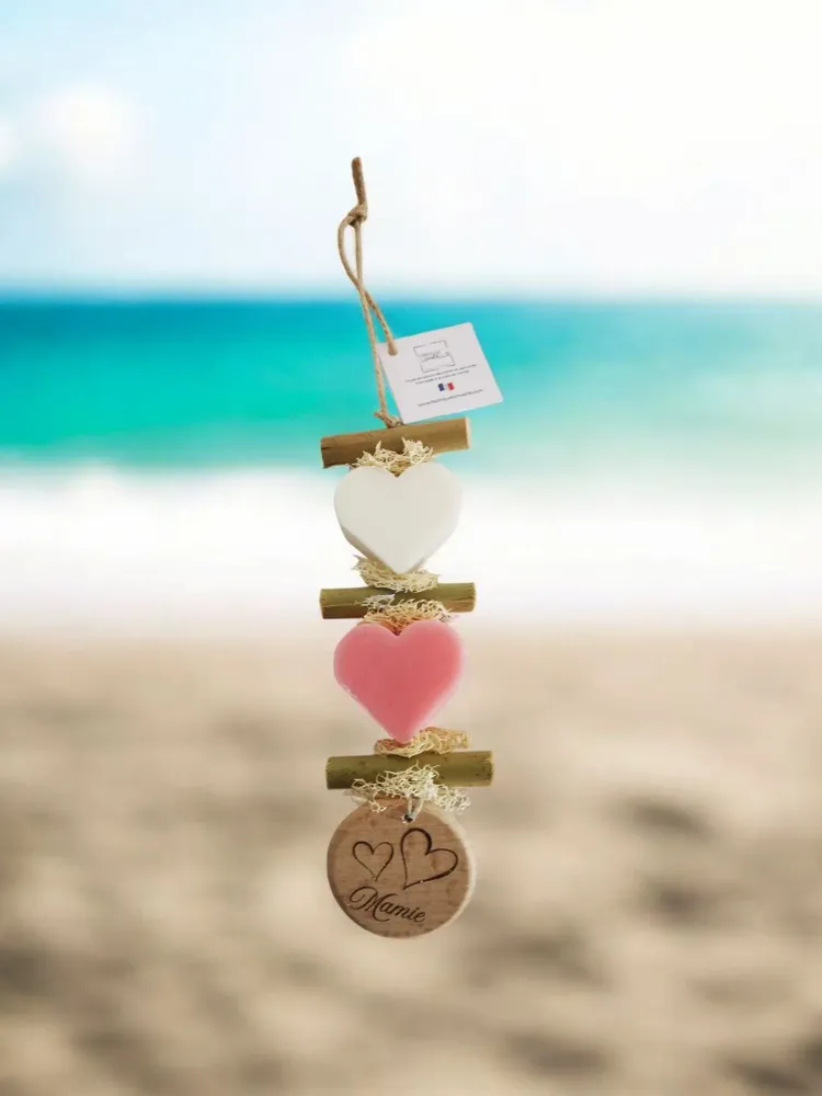 Savons - Tresse 1 Cœur Bergamotte 1 Cœur Rose 1 Rond bois "Mamie" - FABRIQUE LOMAELLE