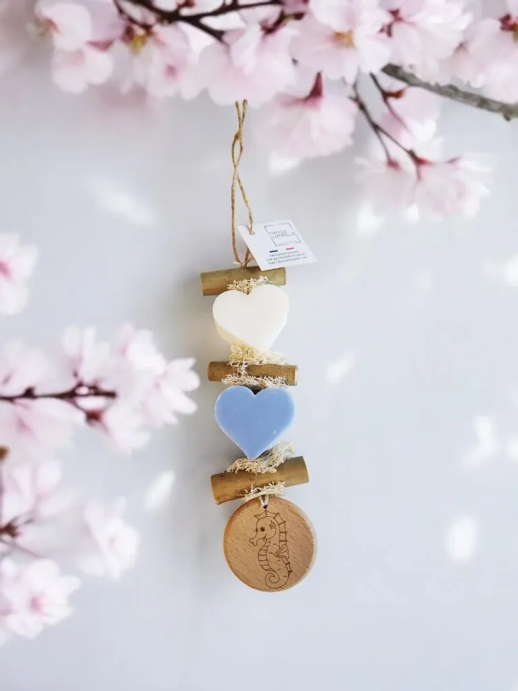 Savons - Tresse 1 Cœur Bergamotte 1 Cœur écume 1 Rond bois "Hippocampe" - FABRIQUE LOMAELLE