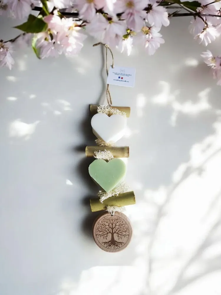 Savons - Tresse 1 Cœur Bergamotte 1 Cœur verveine 1 Rond bois "Arbre de Vie" - FABRIQUE LOMAELLE