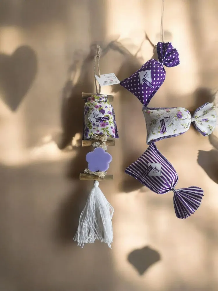 Savons - Tresse 1 Sachet de Lavandin (tissu assortis) 1 Savon Fleur Lavande - FABRIQUE LOMAELLE