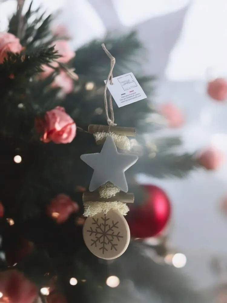 Savons - Tresse 1 Savon Etoile Grise Opium avec Rond Bois "Flocon" - FABRIQUE LOMAELLE