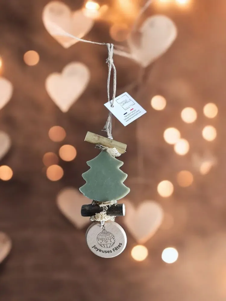 Savons - Tresse 1 Sapin Vert Parfum Cèdre avec Rond Bois Gravé "boule de Noël" - FABRIQUE LOMAELLE