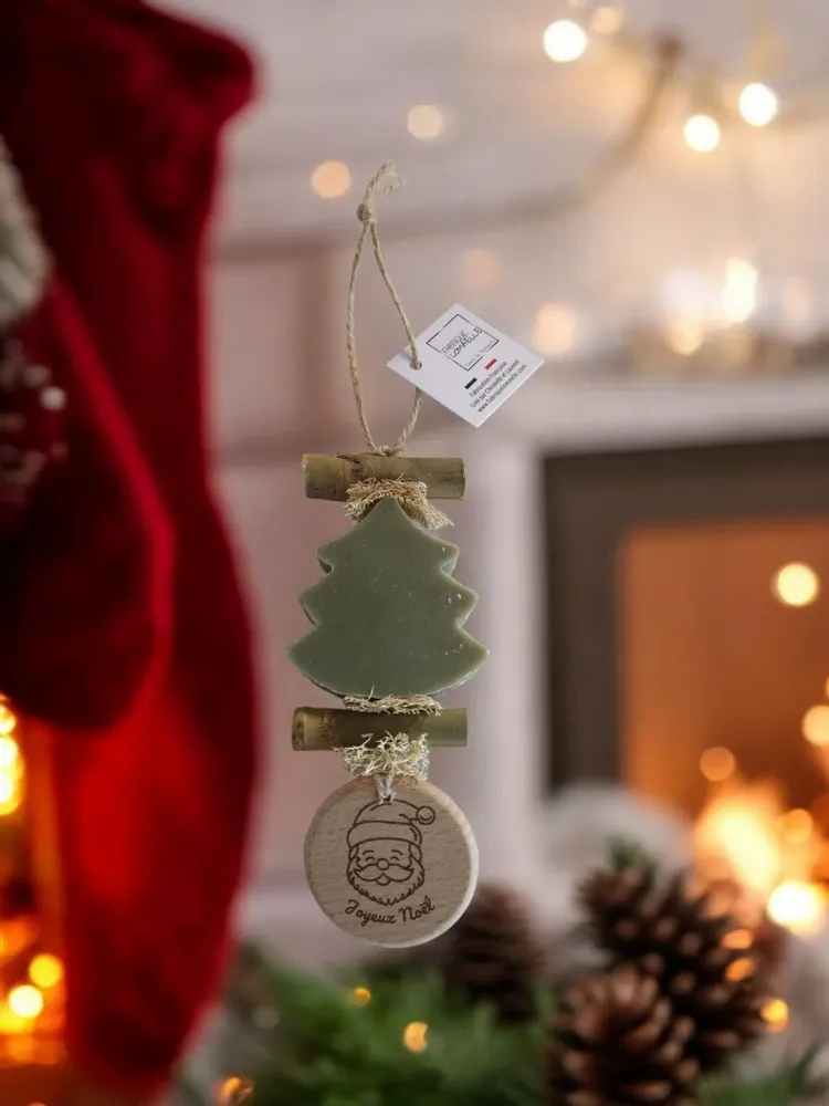 Savons - Tresse 1 Sapin Vert Parfum Cèdre avec Rond Bois Gravé "Tête de Père Noël" - FABRIQUE LOMAELLE