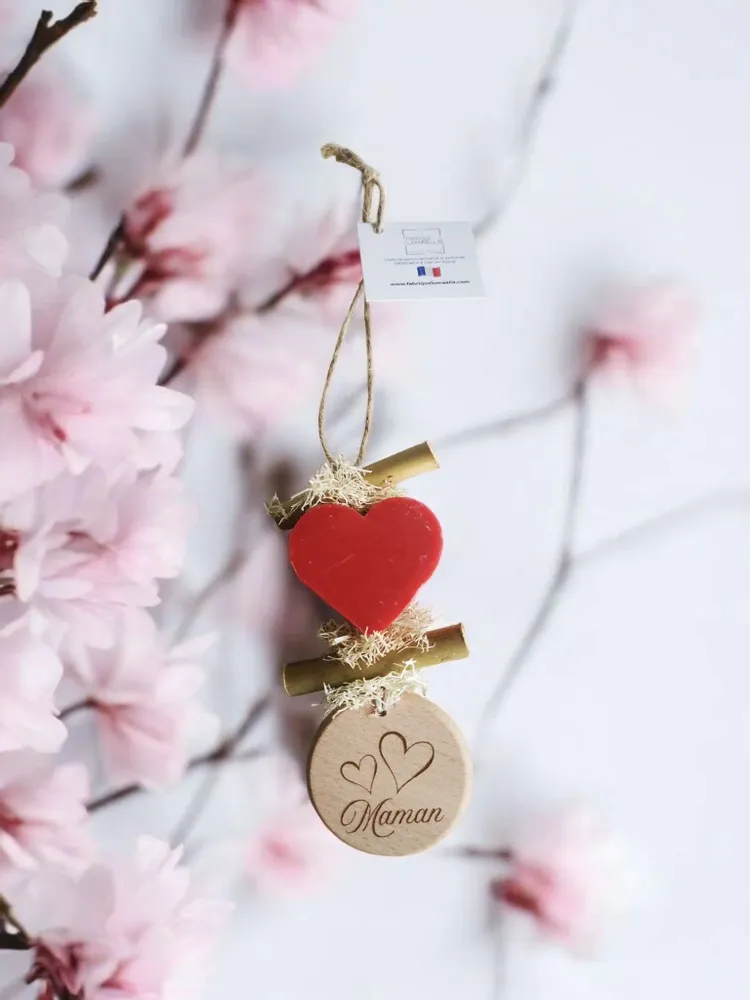 Savons - Tresse 1 Savon Coeur Fruit Rouge avec Rond bois "Maman" - FABRIQUE LOMAELLE