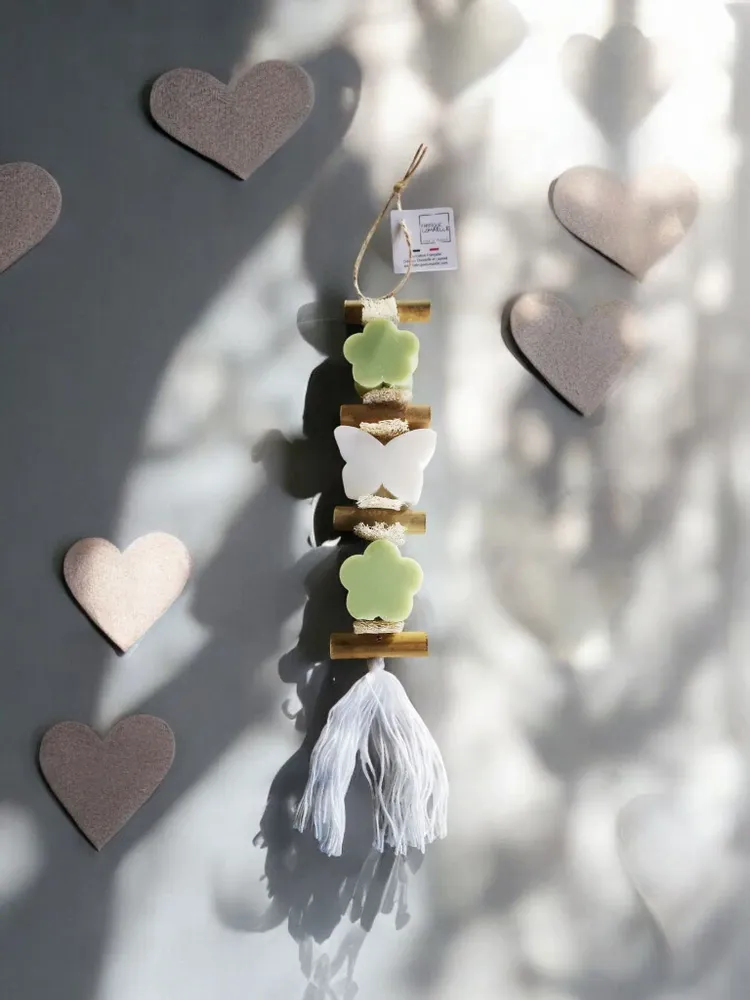 Savons - tresse 1 savon fleur verveine 1 savon papillon bergamote 1 savon fleur verveine - FABRIQUE LOMAELLE