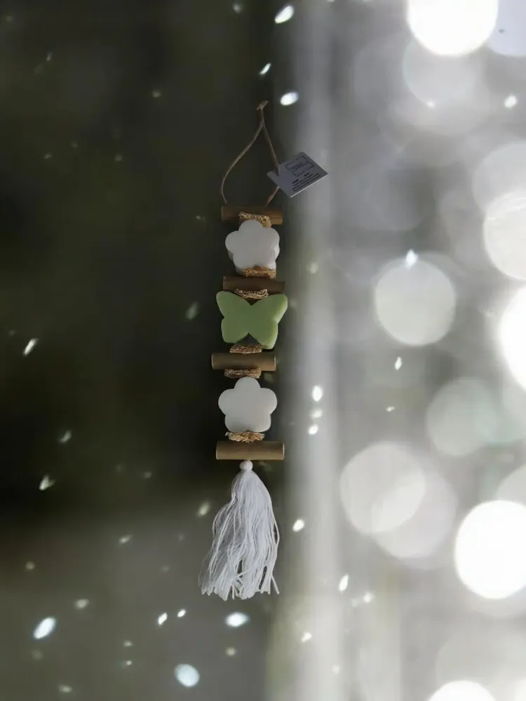 Savons - tresse 1 Savon Fleur Bergamote 1 Savon Papillon Verveine1 Savon Fleur Bergamote - FABRIQUE LOMAELLE