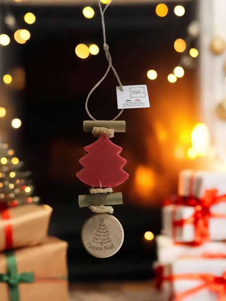 Savons - Tresse 1 Sapin Fruit Rouge avec Rond Bois Gravé "sapin de noël" - FABRIQUE LOMAELLE