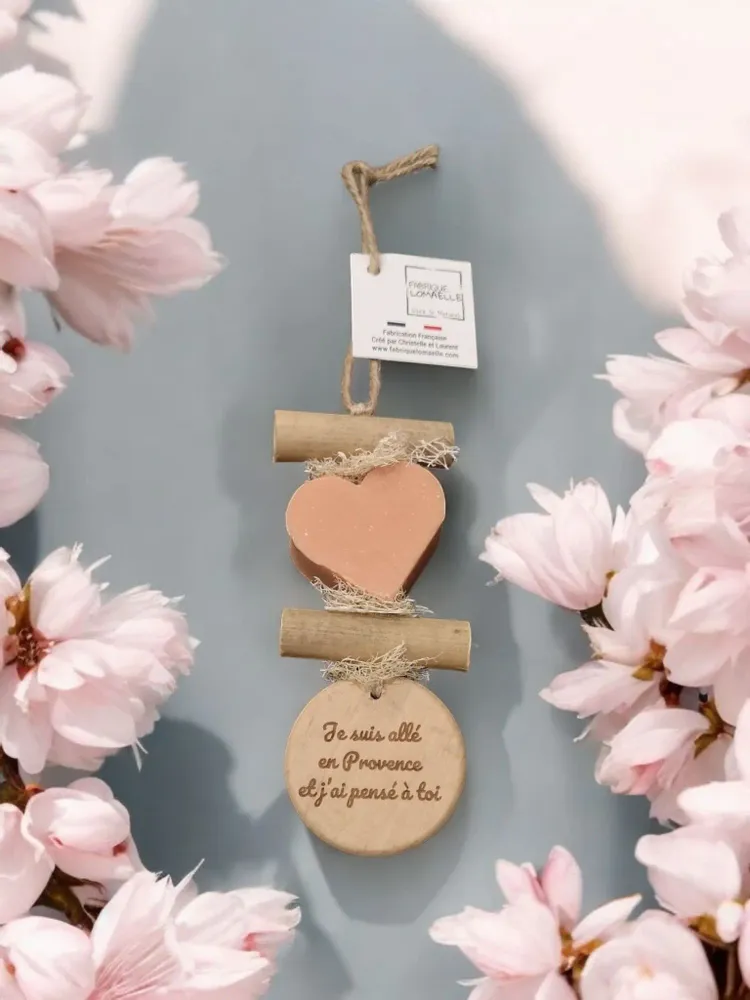 Savons - Tresse 1 Cœur Fleur d'Oranger avec Rond Bois "Je suis allé en ..." - FABRIQUE LOMAELLE