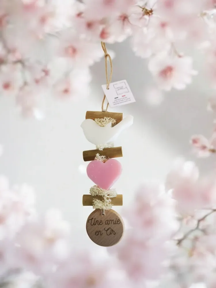 Savons - Tresse 1 Savon Oiseau Bergamotte 1 Cœur Rose avec un rond bois "Une Amie en Or" - FABRIQUE LOMAELLE