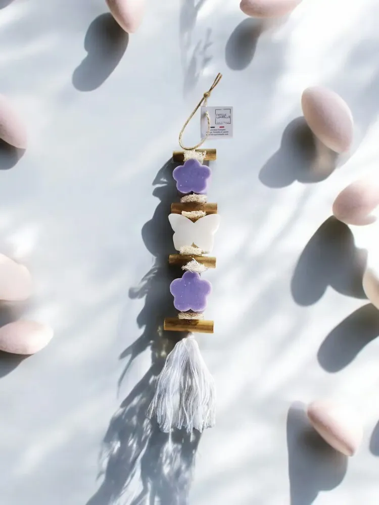 Savons - tresse 1 Savon Fleur Lavande 1 Savon Papillon Bergamote 1 Savon Fleur Lavande - FABRIQUE LOMAELLE