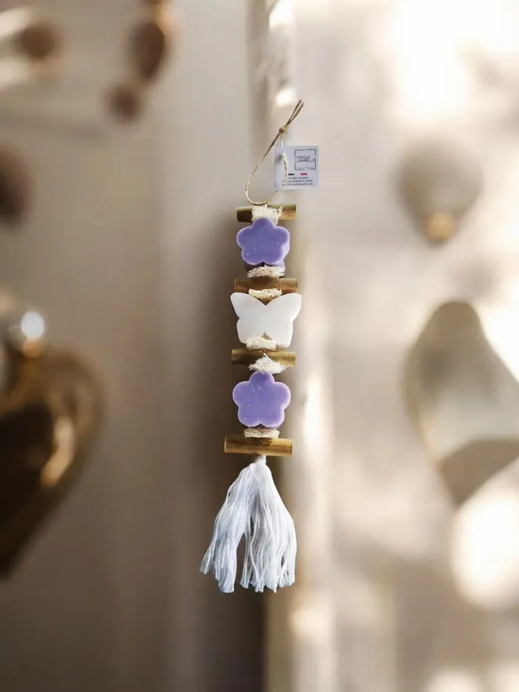 Savons - tresse 1 Savon Fleur Lavande 1 Savon Papillon Bergamote 1 Savon Fleur Lavande - FABRIQUE LOMAELLE