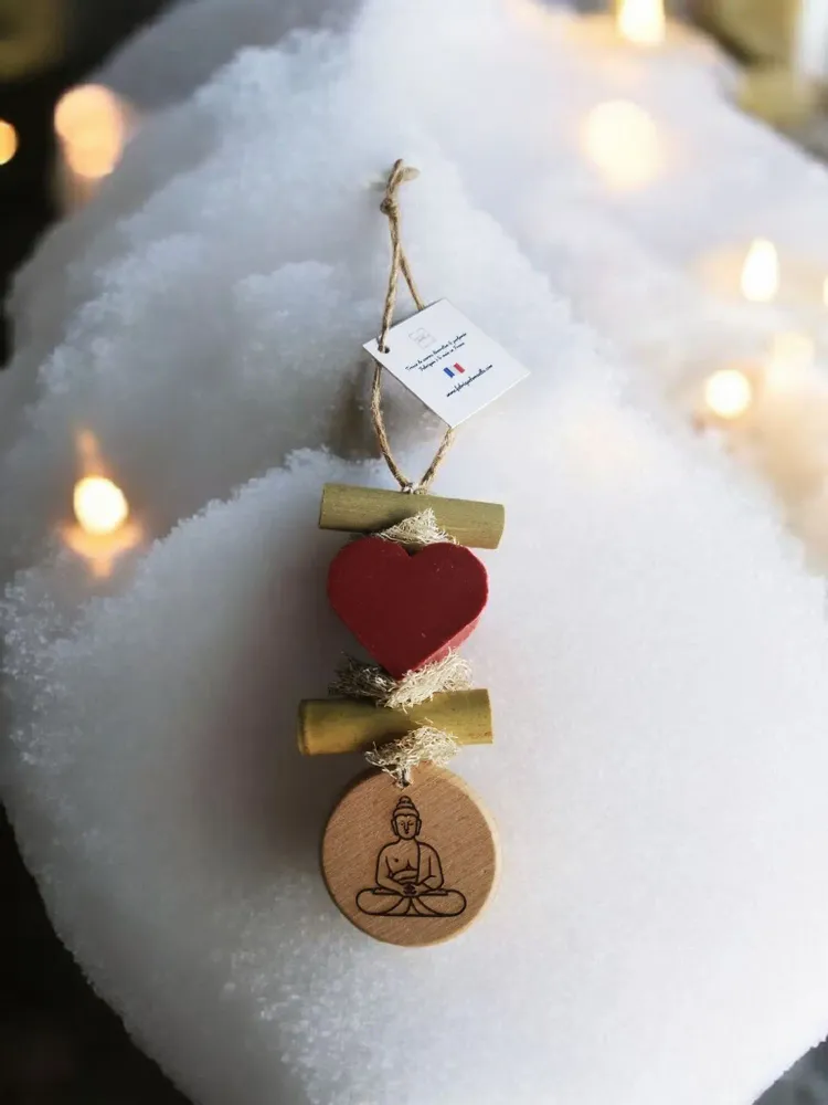 Savons - Tresse 1 Savon Cœur Nag Champa avec Rond Bois "Bouddha" - FABRIQUE LOMAELLE