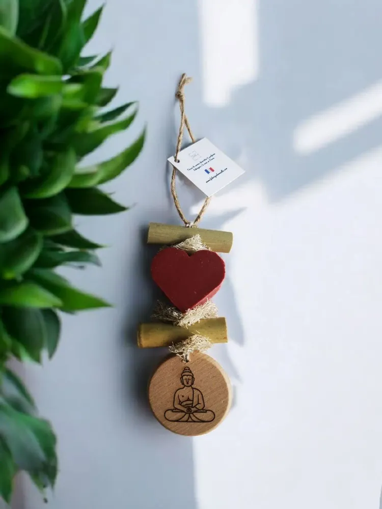 Savons - Tresse 1 Savon Cœur Nag Champa avec Rond Bois "Bouddha" - FABRIQUE LOMAELLE