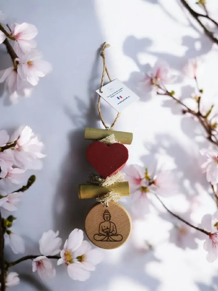 Savons - Tresse 1 Savon Cœur Nag Champa avec Rond Bois "Bouddha" - FABRIQUE LOMAELLE