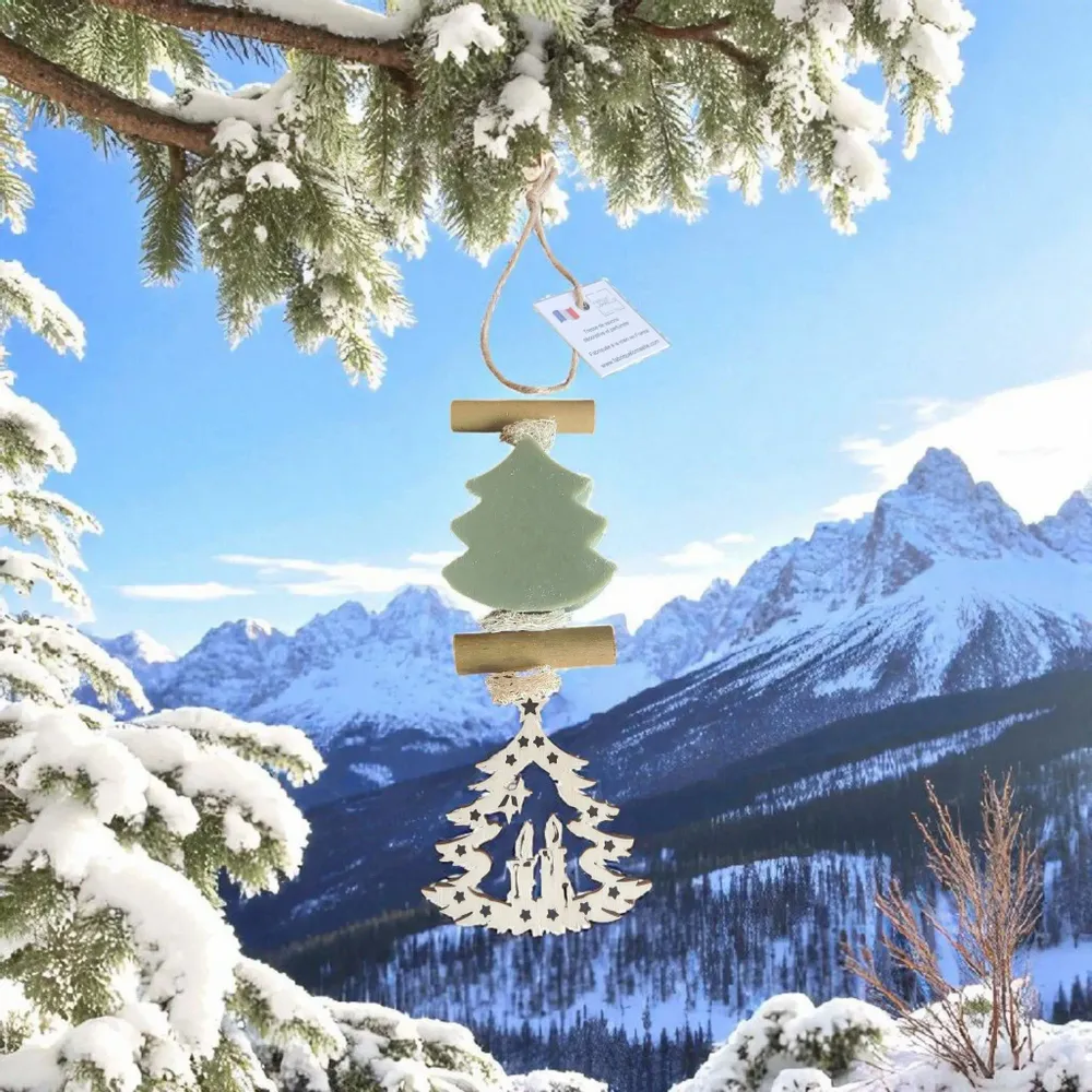 Savons - Tresse 1 Savon en forme de sapin vert parfumé cèdre avec "un sapin découpé" - FABRIQUE LOMAELLE