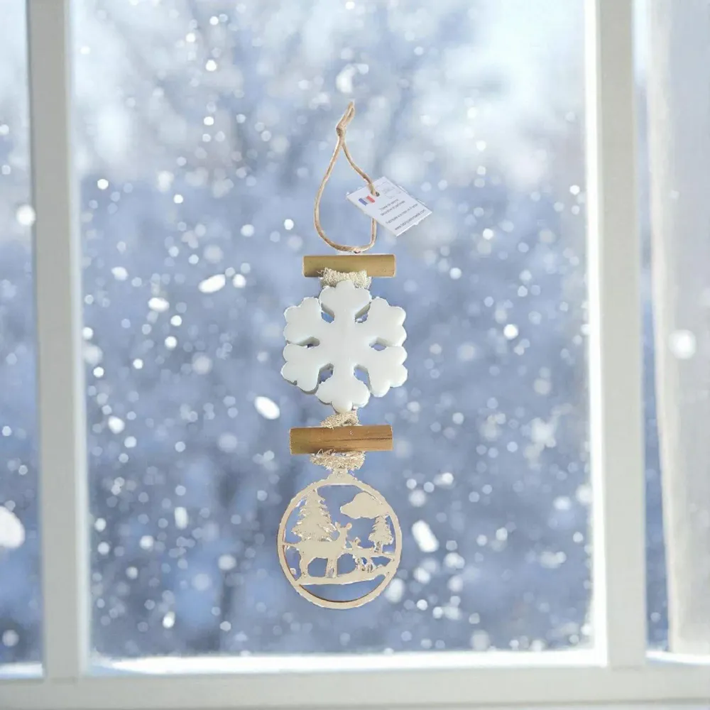 Savons - Tresse 1 Savon en forme de flocon blanc parfumé bergamote avec "Cerf dans la forêt" - FABRIQUE LOMAELLE