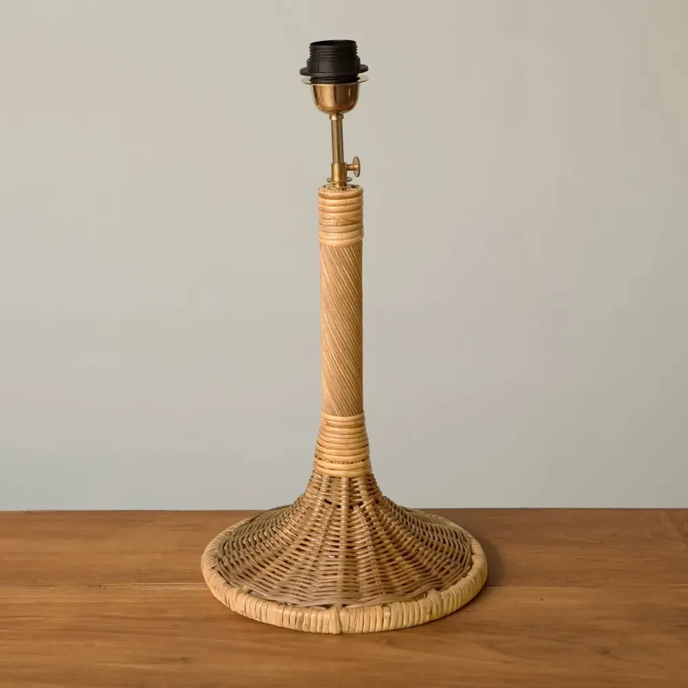 Lampes de table - LAMPE DE TABLE À BASE TORSADÉE EN ROTIN - MAHE HOMEWARE