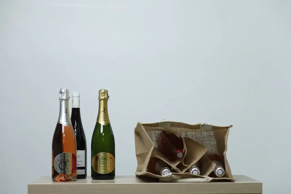 Bags and totes - Customizable jute bottle bag – JUT 4 - MEME BERNADETTE (FEEL-INDE)