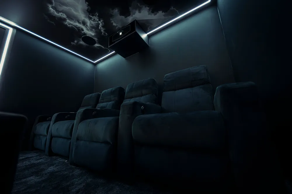 Settees - L’ARKHAM — 15 m² private cinema room - MYCINÉ