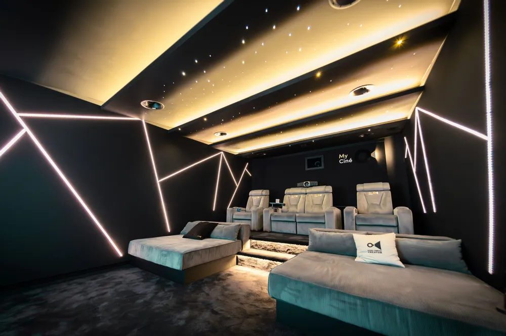 Settees - 26m² movie theater - L'EXODIA - MYCINÉ