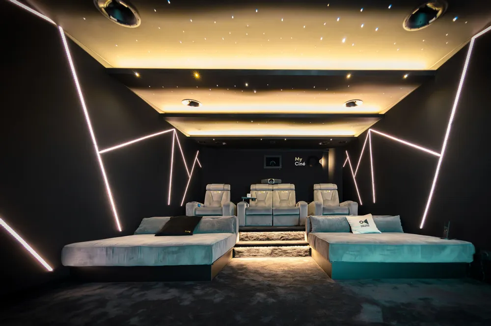 Settees - 26m² movie theater - L'EXODIA - MYCINÉ