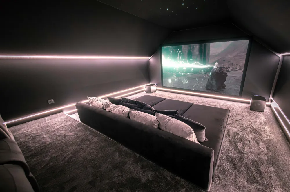 Settees - Private cinema room in the attic - MYCINÉ