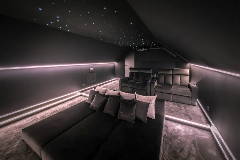 Settees - Private cinema room in the attic - MYCINÉ