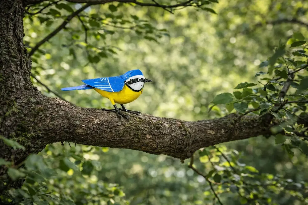 Accessoires de déco extérieure - sculpture métal recyclé mésange ailes fermées - TERRE SAUVAGE