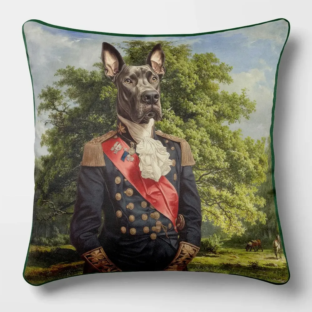 Linge - Bestiaire Aristocratique 5 (Le Général Dogue) — Housse Coussin Velours 45cm x 45cm - LAURE WELFLING - DJEBELI
