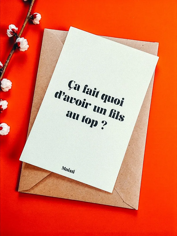 Carterie - Carte postale message - Ca fait quoi d'avoir un fils au top ? – Format 10x15cm - MUISTI