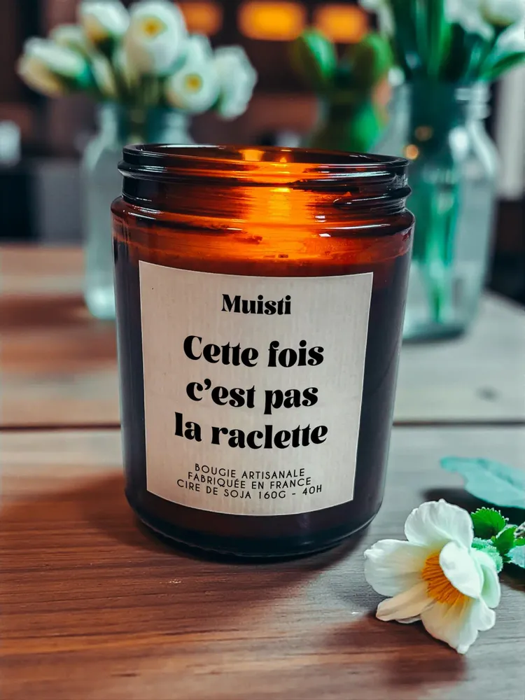 Objets de décoration - Bougie Parfumée - Cette fois c'est pas la raclette - Musc blanc – 160g - MUISTI