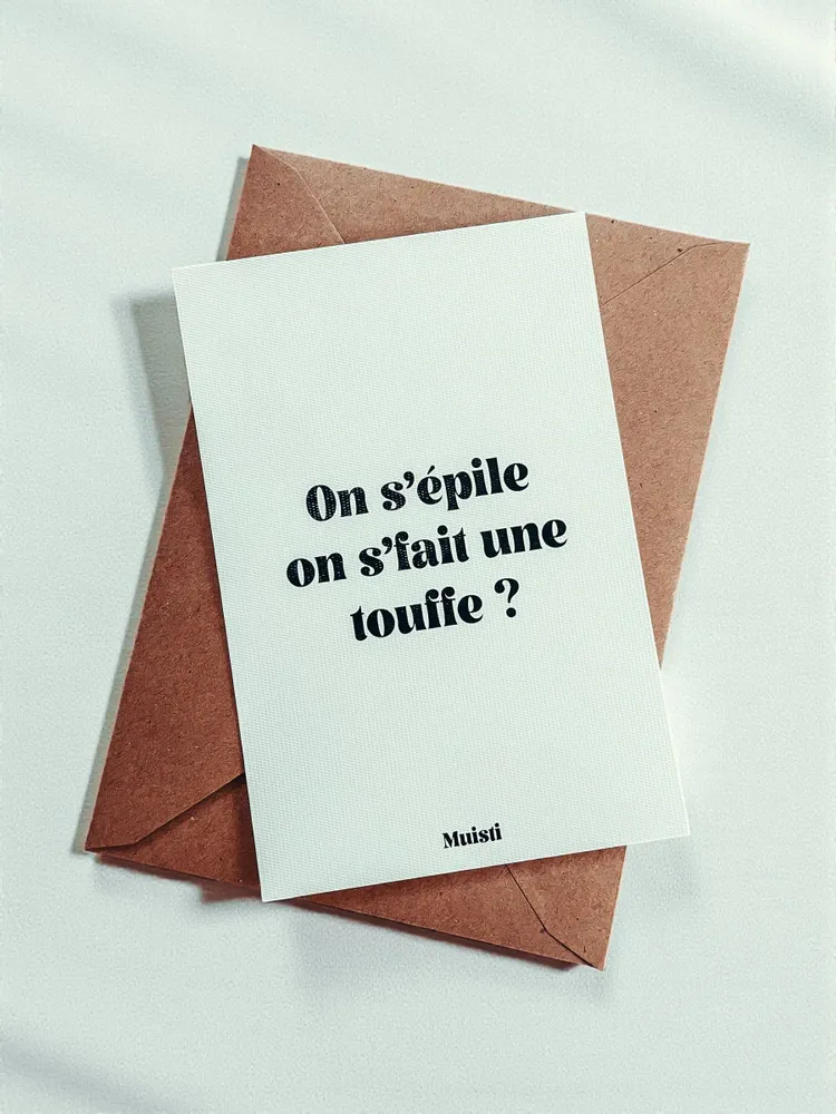 Carterie - Carte postale message - On s'épile on se fait une touffe ? – Format 10x15cm - MUISTI