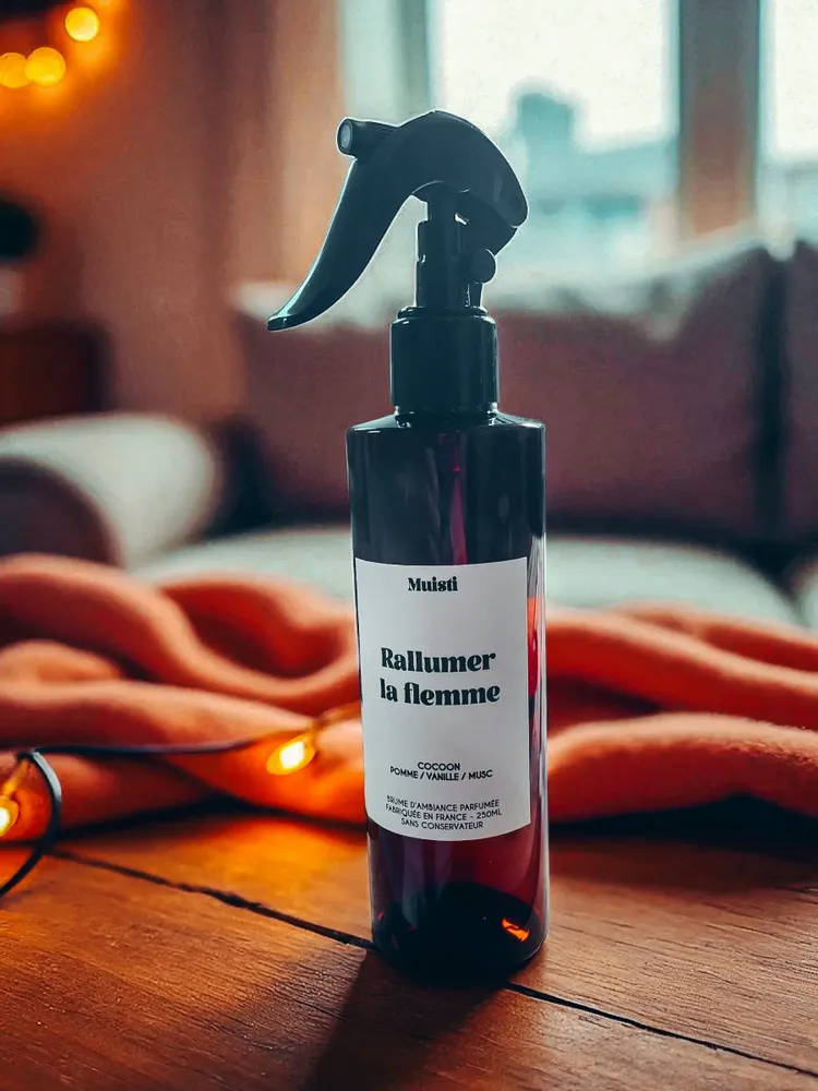 Home fragrances - Room mist - Rekindle the flame - Apple Vanilla Musk scent - 250ml - MUISTI