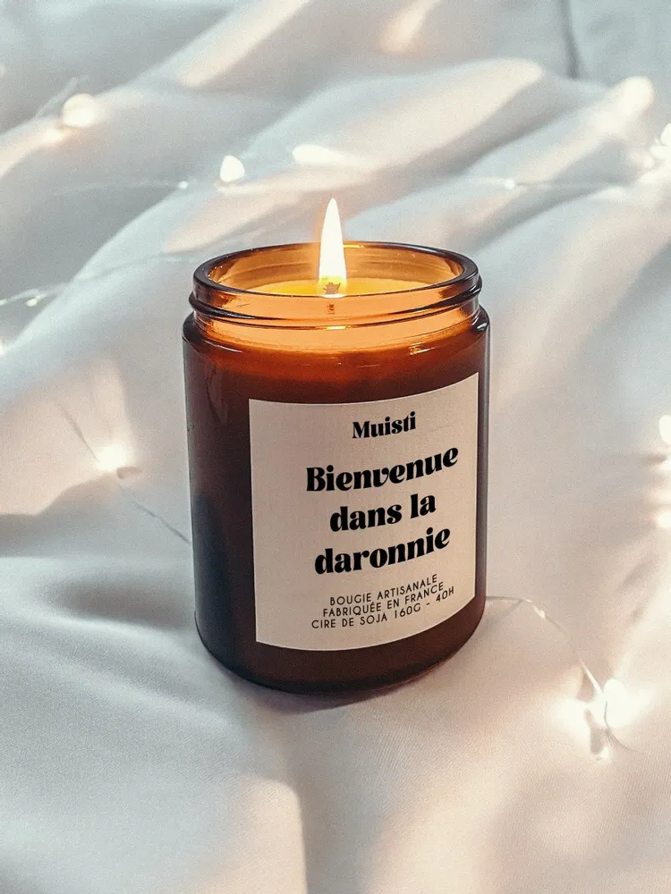 Objets de décoration - Bougie Parfumée - Bienvenue dans la daronnie - Musc blanc – 160g - MUISTI