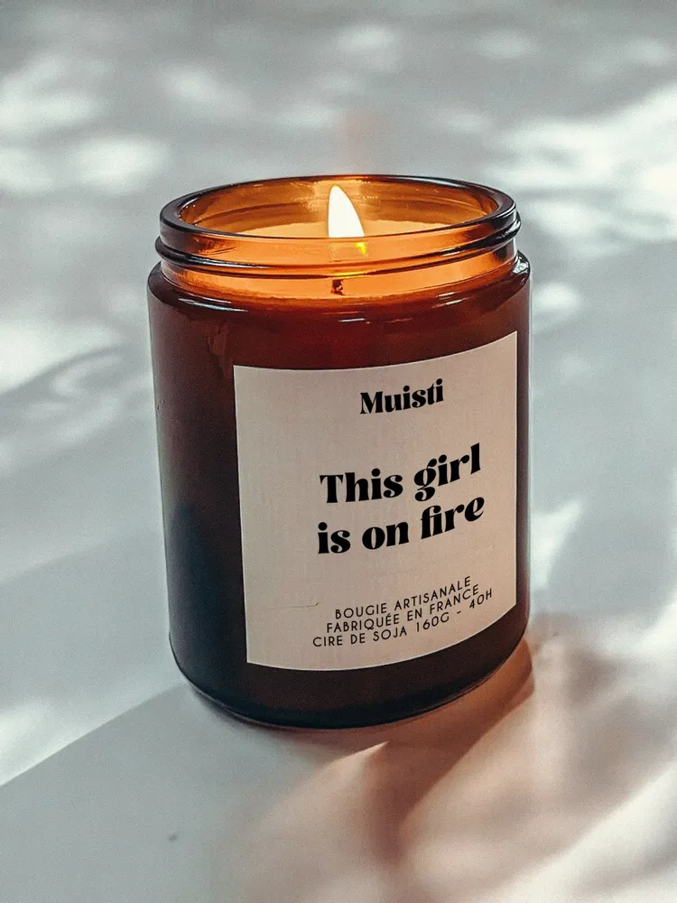 Objets de décoration - Bougie Parfumée - This girl is on fire - Musc blanc – 160g - MUISTI