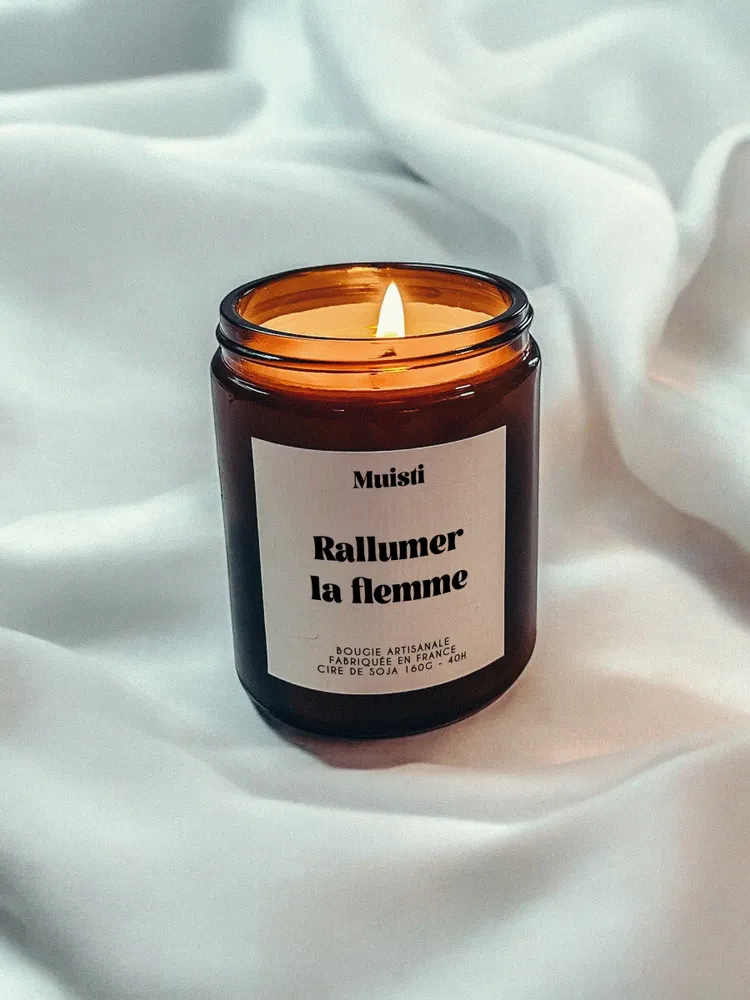 Objets de décoration - Bougie Parfumée - Rallumer la flemme - Musc blanc – 160g - MUISTI