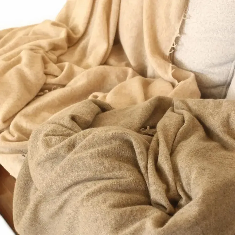 Plaids - Plaid en cachemire taupe tricoté à la main : Azaziel - PASHMA