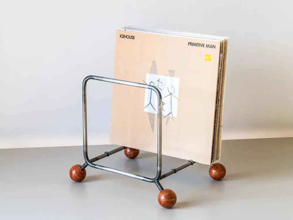 Etagères - Porte-disques en vinyle avec pieds sphériques en bois - DESIGN ATELIER ARTICLE