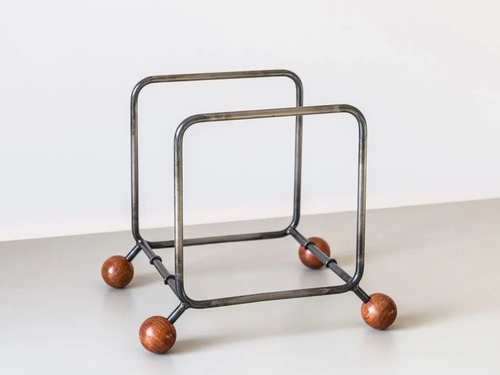 Etagères - Porte-disques en vinyle avec pieds sphériques en bois - DESIGN ATELIER ARTICLE