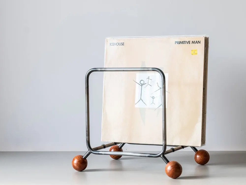 Etagères - Porte-disques en vinyle avec pieds sphériques en bois - DESIGN ATELIER ARTICLE