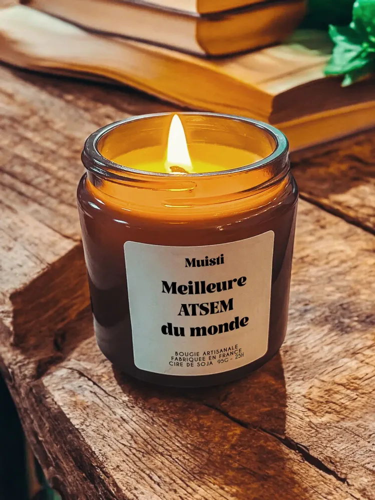 Cadeaux - Bougie Parfumée - Meilleure ATSEM du monde - Musc blanc – 95g - MUISTI