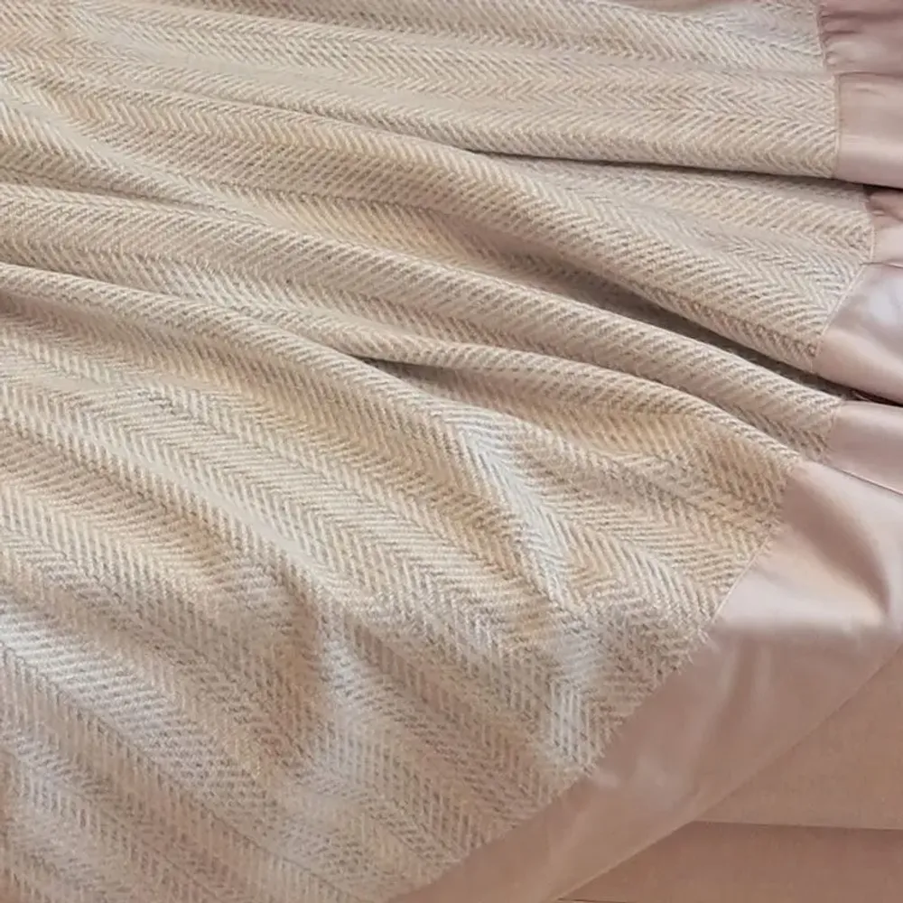 Throw blankets - Cashmere Herringbone Silk Flange Throw : Atticus - PASHMA