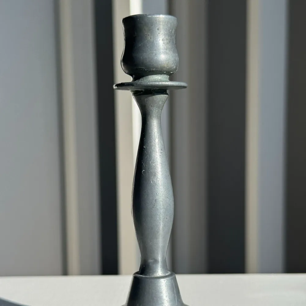 Objets de décoration - Paire de petits bougeoirs fins en étain H15,5 - OFFICE OBJETS