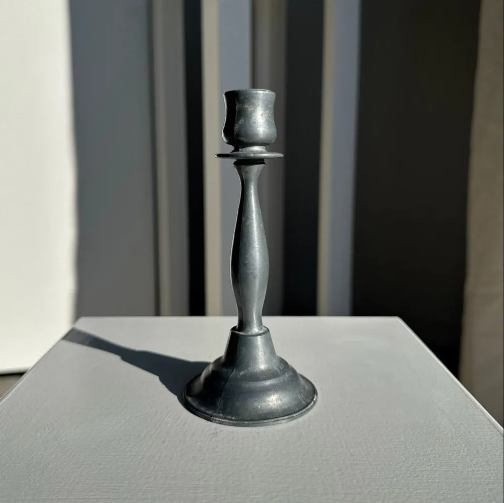 Objets de décoration - Paire de petits bougeoirs fins en étain H15,5 - OFFICE OBJETS